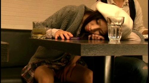 【泥酔・NTR】酔い潰れた女をバレないように痴漢しちゃった俺。