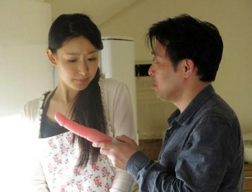 神田光＜人妻NTR＞久夫の上司・杉野の家の近所に越してきた。単身赴任中の杉野は性欲を持て余し、聖子に目を付ける。