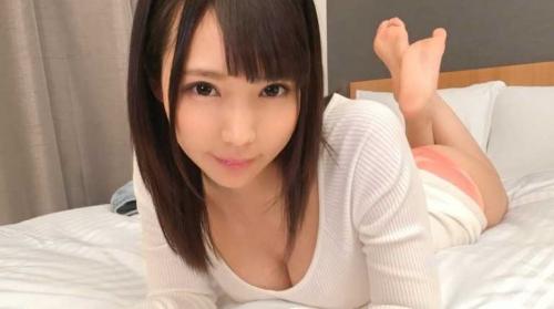 【あけみみう】綺麗なパイパンでピッタリ閉じた縦1本スジ！指を入れて確認してみるとネバついた本気汁で溢れています！