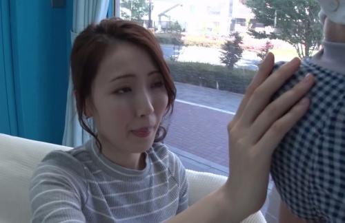 マジックミラー号＜人妻ナンパ＞「子作りに不安を抱える既婚男性のお悩みを聞いてくれませんか？」と声を掛け、小さなお子さんを持つ若いママがMM号に乗車！
