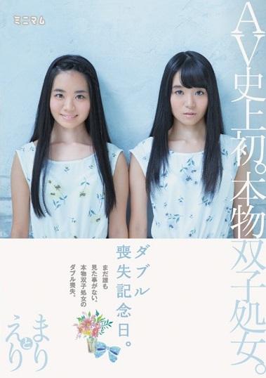 ＊処女＊双子＊ミニ系＊オー◯ティン・パワーズに教えてやりたい！死ぬまでにヤる100の事！！日本人の双子と３P！「くすぐったいけど気持ちいい」と何かに目覚めた双子のワレメ。AV史上初。まだ誰も見たことがない本物双子の本物処女喪失。 姉は痛さを我慢し妹は痛さに悶絶。 喪失後すぐに初オナニーを教える。