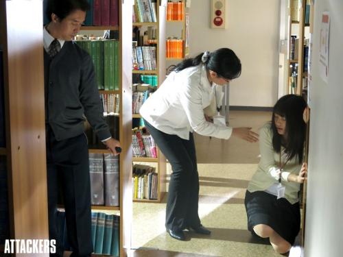 春原未来＜人妻NTR＞「…子どもたちが周りにいるのに…奥さんすごく濡れてるよ。。」勤め先の図書館館長から声を出せないサイレントレ◯プ！