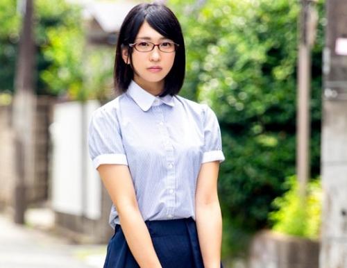 高杉麻里＜女子大生＞本屋で働く地味っ娘だけど、脱いだら超絶品ボディ！！膣奥大好き女子大生は、AV男優にバックでガンガン突いてもらいたくてAV出演！！