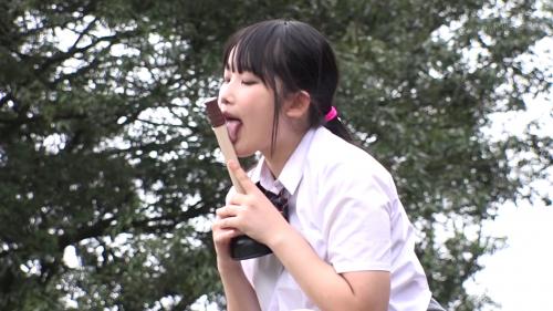 ＜痴漢＞見知らぬ男によって媚薬を仕掛けられた女子校生。やがて呼吸は荒くなり、腰をクネらせ、疼きだす下半身！ 帰宅するまで我慢できない女子校生