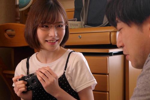 深田えいみ＜彼女の上京NTR＞清純だった田舎の女子校生は季節が過ぎる度に都会の男のチンポのに染められ…切ない寝取られ