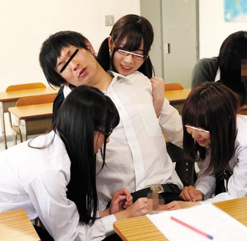 ＊ハーレム＊JK　昨年まで女子校だった●校に入学したら人生確変！女ばかりの学校内では男というだけで多少モテモテ！【インテリヤリマン女子たちに教室で喰われまくりの学園生活！！男子生徒の絶対数が少ない学校生活はパラダイス！昨年まで女子校かつ進学校で今年から共学になった●校に入学したボクたちの人生が一変！】