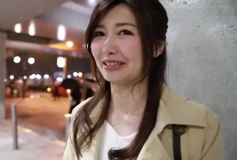 ＜人妻不倫＞清楚な顔して輪姦され願望持ち！会うこと3回目ですっかり淫乱な人妻にｗｗ！イッても終わらない追撃ピストンで絶倫男たちとの終わることない中出しSEXに1日中没頭！