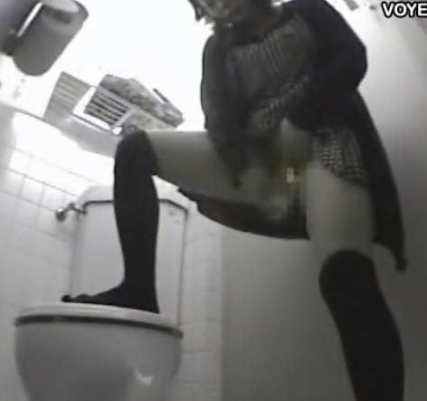 公衆トイレにバイブを設置して監視カメラで盗撮ｗ