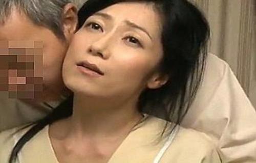 【おばさん】ヘンリー塚本！マジックミラー夫婦交換スワッピング！接吻NTR！巨乳＆四十路スレンダー人妻熟女がベロチュー寝取られ不倫！