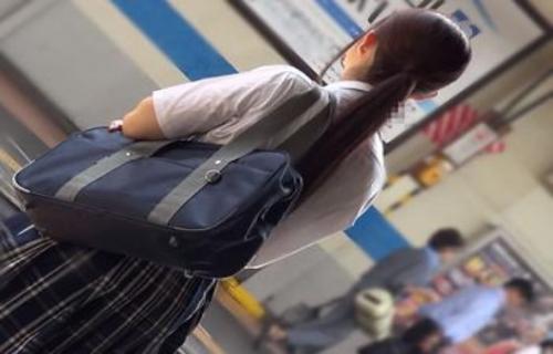 【女子校生】《JK×電車痴漢》お願いヤメて...くださ…い…美乳と幼マンコを同時にイジられ…乳首イキ＆潮吹きお漏らしで…鬼畜な即ハメ強姦