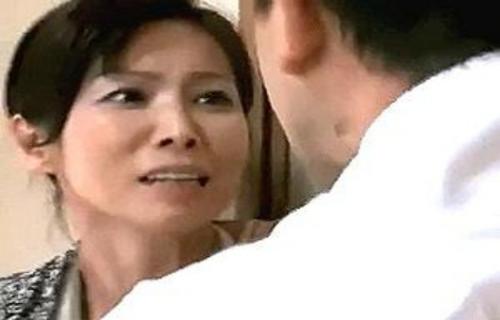 【人妻熟女】嫁の母は五十路の美熟女！婿に迫れて強引に唇を奪われて・・・SEX！義理とは言え母子でセックスしてしまう嫁母！