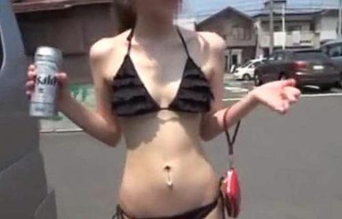 【潮吹き】◆素人ナンパ◆『あぁっ...イっちゃう…(^_-)-☆』スレンダーなビキニギャルを速攻GET！！即ハメされて潮吹き大失禁しちゃうｗｗ