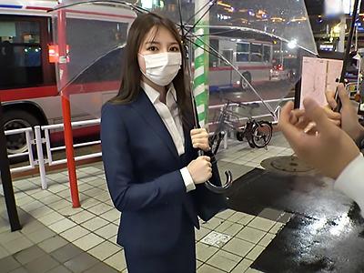 【素人ナンパ】鹿児島から上京してきた仕事帰りのお姉さんを渋谷でゲット！黒パンストを破られ手マン責めでイキ潮を撒き散らす