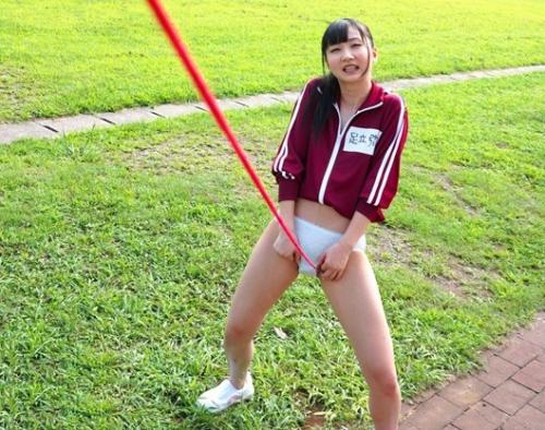 ＃SOD社員「…あぁん…ダメダメぇぇ！」ドローンでオマ◯コディルドを引っ張られるインターン生はマン汁が糸を引くほどビショ濡れ！