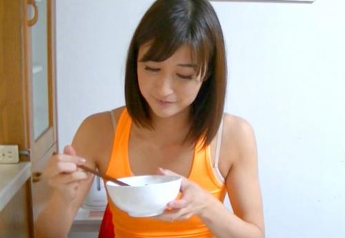＃スレンダーマッチョな筋トレ妻　SNSにアップされていた筋肉自慢の美人妻にTV取材と称してアポを取り、健康的でいやらしい肉体美をエロアングルで撮影。