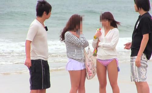 ＃素人＃ナンパ「ローカルテレビですがHなインタビューをお願いしたいんですけど…」とお決まりのナンパ！もちろんOKしてくれない素人ビキニギャルたちに土下座で誠意を示す！夏だよっ！海ナンパ2 土下座でオトして顔騎でイカせろ！！ビキニギャルと真夏の絶頂SEX
