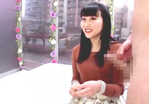 ＃人妻ナンパ　突然デカチンを見せつけられ戸惑いと恥じらいを隠せない奥様のオマ○コにメリメリ挿入しイってもやめない激ピストン！