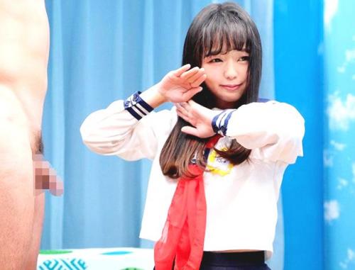 ＃素人「に◯るん似のJK美少女の手コキっｗ！」大きなおペニスをじっくり見たり、触ったり、咥えたりと非日常に興味津々！