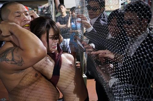 ＃犯された女格闘家　殺された男の婚約者だった佳織は、みゆうへの復讐を企て、非合法の試合を組み…。