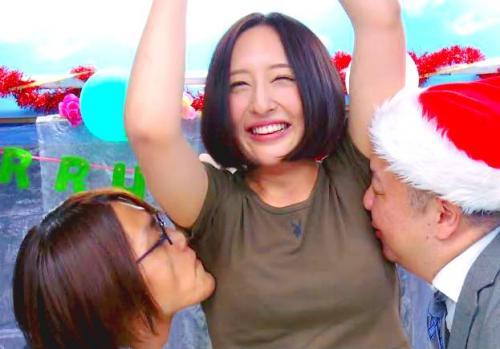 ＃素人「…ワキ汗かいてますよ？…♡」マシンバイブでイキ潮ブシャーーー！彼氏にバレないようにお金のためにマシンバイブでイクのを我慢しないとｗ！