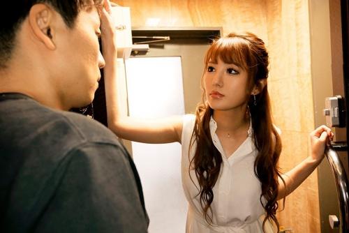 ＃天海つばさ「仲良くエッチしようよ…」 堂々ノーパンノーブラの絶倫義姉に寝取られた僕。 精子枯れ果てるまで搾り取られるのか…こっそり！？ヒソヒソ！？発情義姉の堂々のノーパンノーブラ誘惑！