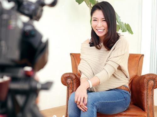 ＃熟女　初撮り人妻ドキュメント！ご主人とは隔週ペースで営みがあるものの、満足のいく快感は得られないんだとか。優雅なオーラと淫靡な艶気を放つビューティーマダム