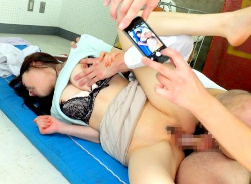 ＃女教師いじめ　研修も終わり、教師としてクラスの副担任に配属された岬。期待に胸をふくらますが、クラスの不良・前田と緒方に目をつけられて…。