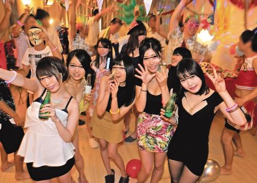 ＃ハーレム　ボクの家がパーティ会場と化し、めちゃ可愛い女子たちとヤリまくり！！「パーッと盛り上がろうか！！」同級生が突然言い放ったこの一言でボクんちは大変な事に！？