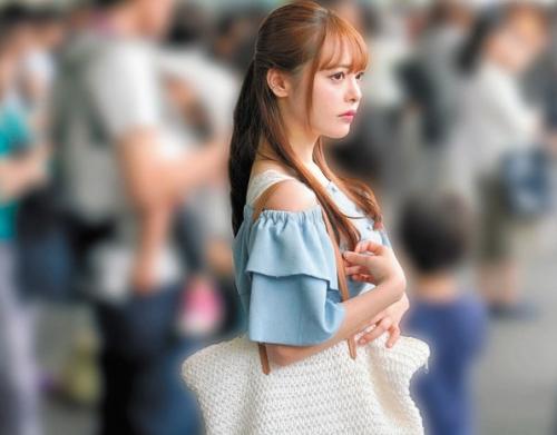 ＃痴漢　完璧なスタイルと美貌を兼ね備えた女子大生。電車内での出会いをきっかけに連続痴漢を決行！バイト先の韓国料理店からマンションまで粘着追跡！