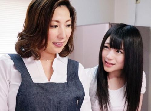 ＃母娘丼「私のおま○こにもお願いします・・」清楚に見えてスケベな母娘が家庭教師のボッキち○こに夢中！