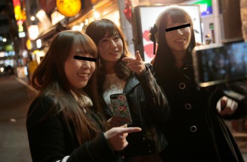 ＃ナンパ　セックスに興味があるというあかりちゃんは自由奔放にカメラの前でセックスすれば想像以上に積極的！ 乳首を常にこねくり続けピクピク反応するしぐさに興奮しちゃうHな痴女っ娘だった！！