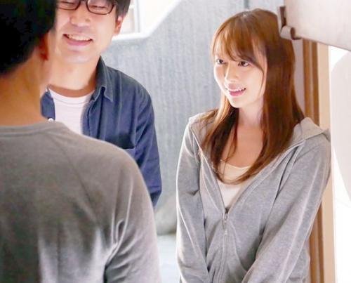 ＃人妻NTR「引越しの挨拶にやってきた彼女は、はにかんだ笑顔で礼儀正しい人の妻だった。」隣に住む中年オヤジに連日連夜ねっとり抱かれ続けた人妻