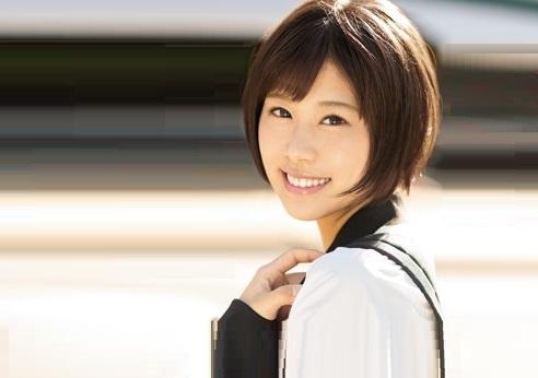 ＃志木あかね「デビューなのに36回もイキ過ぎちゃってチ○ポを懇願！」騎乗位で腰を動かすとすぐイッちゃうのであんまり動かないようにしてます（汗）。だとか…。