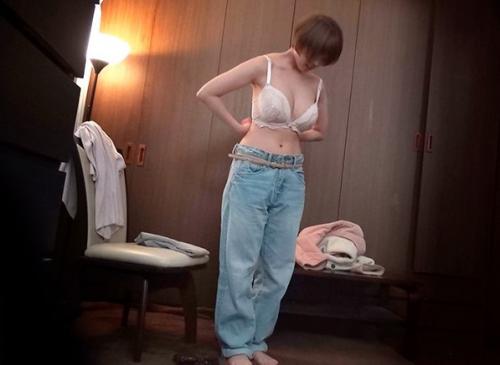 ＃素人「巨チンぶち込まれ半泣きになるまでイカされまくり！」脱いだら巨乳だった！ 宴会で盛り上げてくれそうな芸人志望女子