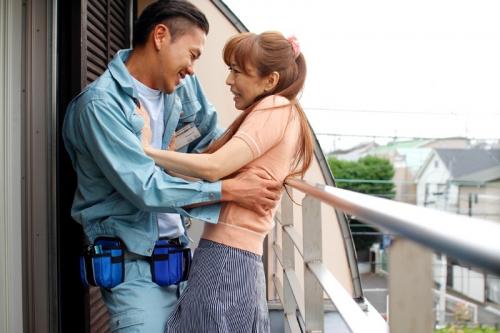 ＃人妻　夫が単身赴任で海外に行って四年。。きっかけは水道工事。作業員に汚され、家を乗っ取られてしまった母子！