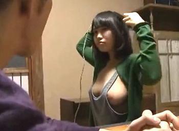 母親が妊娠して養父と２人暮らし…お風呂あがり胸チラに欲情！巨乳の義娘と義父が近親相姦禁忌の関係
