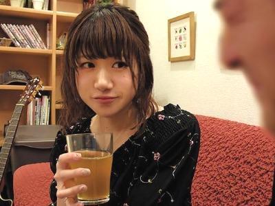 しろうと軟派［ほらほらｗもっと飲んでｗ］お持ち帰りしたガリガリＧＡＬを即ハメＨするゲスオトコ