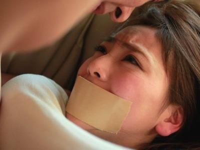 <仁美まどか>冴えない中年親父は会社でもリストラ候補…そんな中でも楽しみは息子の美女家庭教師をレ○プする妄想…