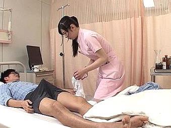 入院した病院の担当看護師になったのはなんと姉。そんな姉看護師に対して入院中の禁欲生活に身体が耐えられず…