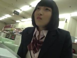 ＜援交JK＞ロリ顔が激カワな制服姿の美少女JKをゲット！中出OK　ムチムチJKのお小遣い稼ぎ★広瀬うみ★制服生足ミニスカ～