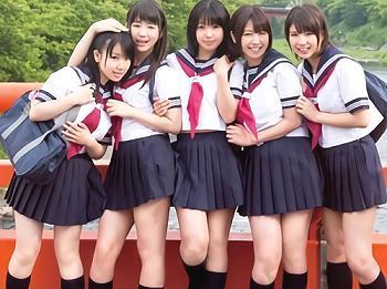 女子高生が乱交交尾でエロいフェラｗ巨乳JKとハーレム温泉♡旅館のバイト中同僚を誘って平然とパンパンパンパン真夏の性春グラフィティ///
