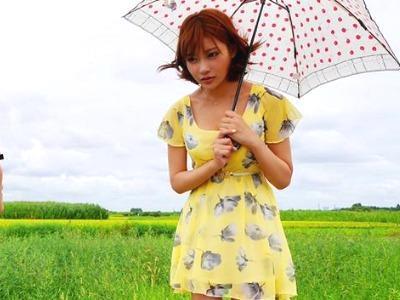 「今のうちに抜いてあげるねッ♥️」人気NO1女優のAV嬢が宿泊のお礼に黄金比BODYのカラダで払って抜いてくれるとかｗｗｗ