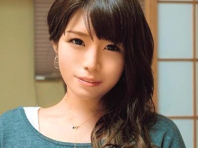 【人妻ヤリコン】【トーシロ】日常に不満がいっぱいの人妻達、酒の勢いで乱れに乱れしゃぶるハメるの乱交に発展。ひんぬーキュートガール系若妻が
