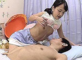 ロリ貧乳のキツマンに…♡大人の赤ちゃんプレイ、保育士が神対応！！！
