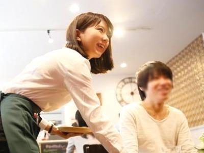 〚しろうと軟派企画〛人気のカフェで働いてる清純系美小女を軟派師が持ち帰り。Ｈな内面を持ったロリータ顔美小女の濃密口マンコw