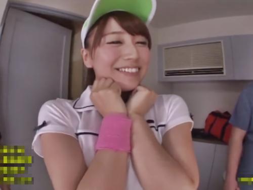 【初川みなみ】テニス部の巨乳美人女子大生が男部員達に桃尻見せつけてバックからガン突きセックスに♡