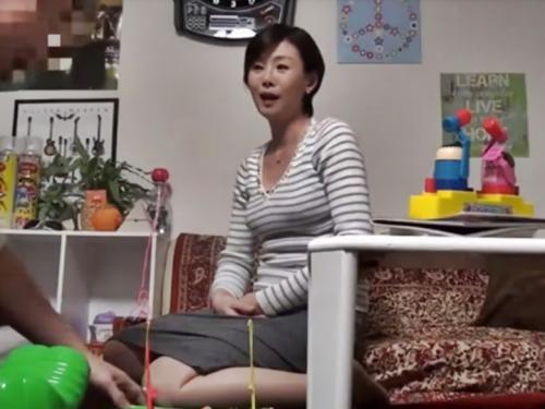【人妻ナンパ×個人撮影】バイト先で出会った巨乳熟女を部屋に呼んでハメ撮りセックス♡まだまだ現役の美ボディが妖艶に震える♡