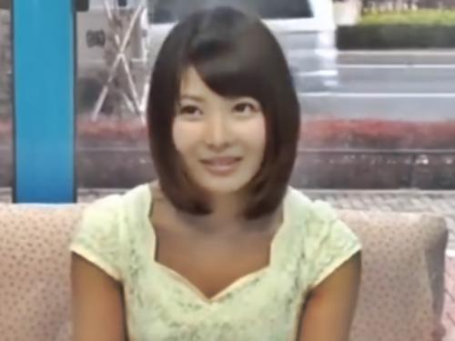 【マジックミラー×人妻】巨乳で美人の熟女がマジックミラー号で童貞くんの筆おろし♡優しく包み込んでセックス♡