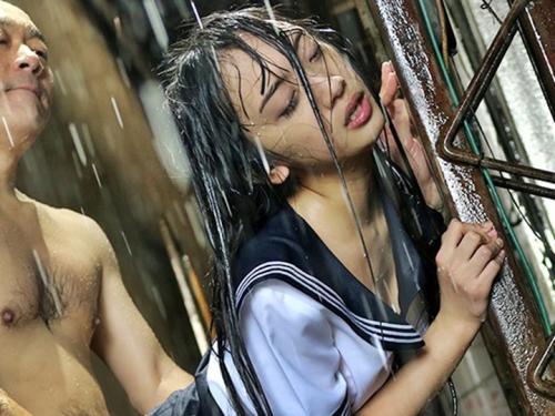 【辻本杏×レイプ】雨でびしょ濡れになった制服美少女JK♡透けブラを見て欲情したレイプ魔にバックで犯される♡