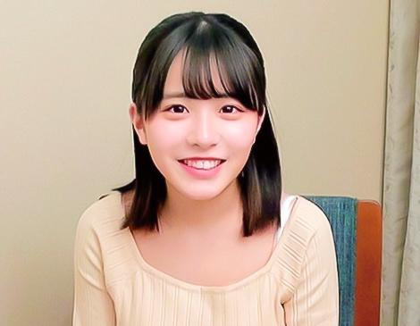 【こなつちゃん】ウブで可愛いピュアな美少女がAV出演！チンポを目の前に出されて恥じらう姿に勃起不可避！優しくチンポを触る巨乳娘！！